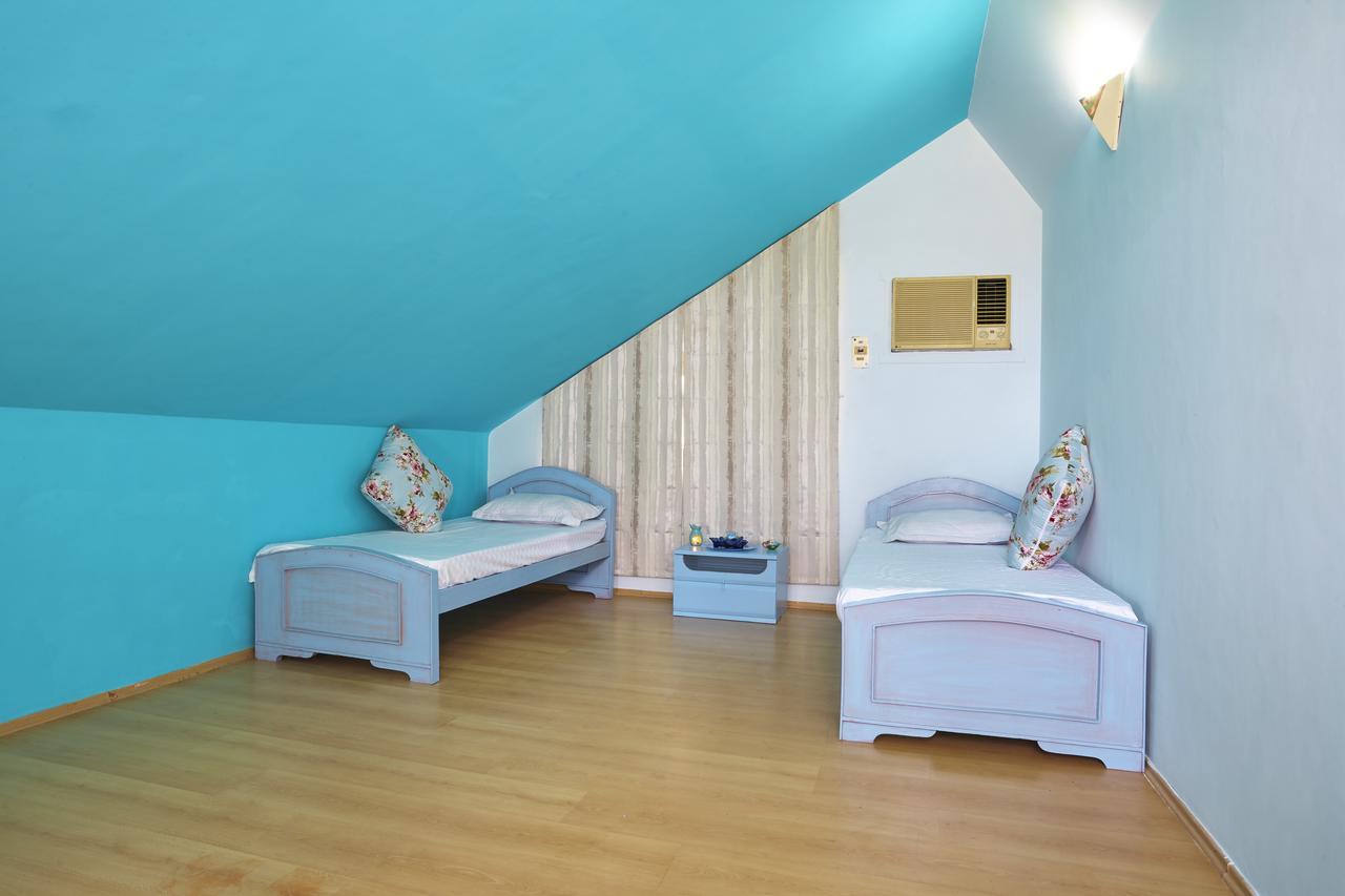 The Blue House Ecr